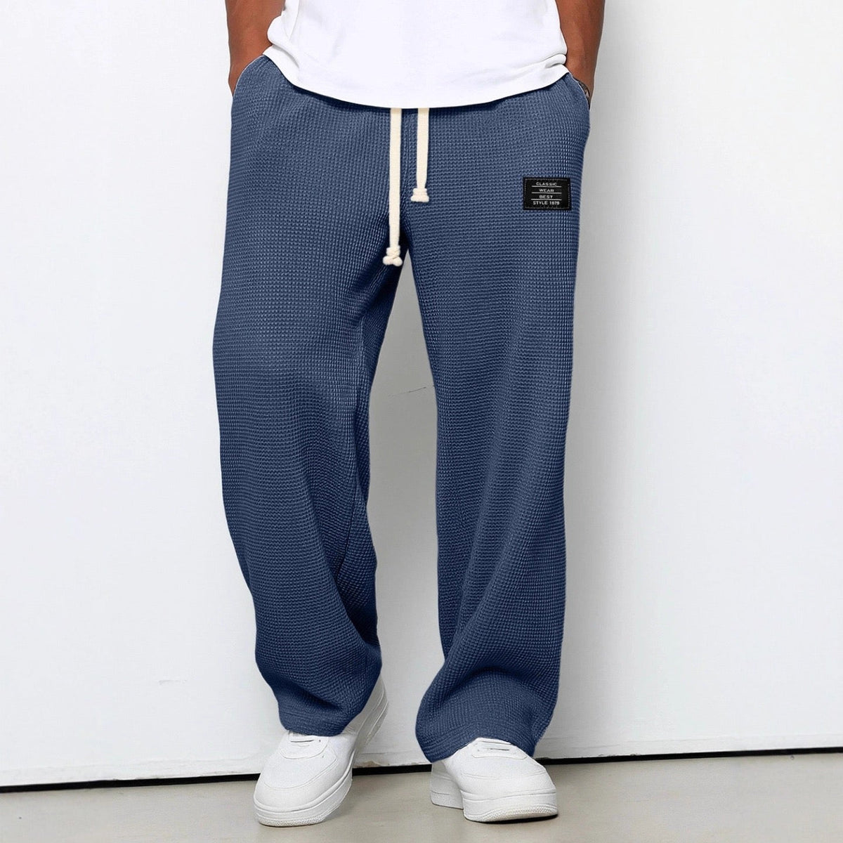 Herrenhose mit weitem Bein