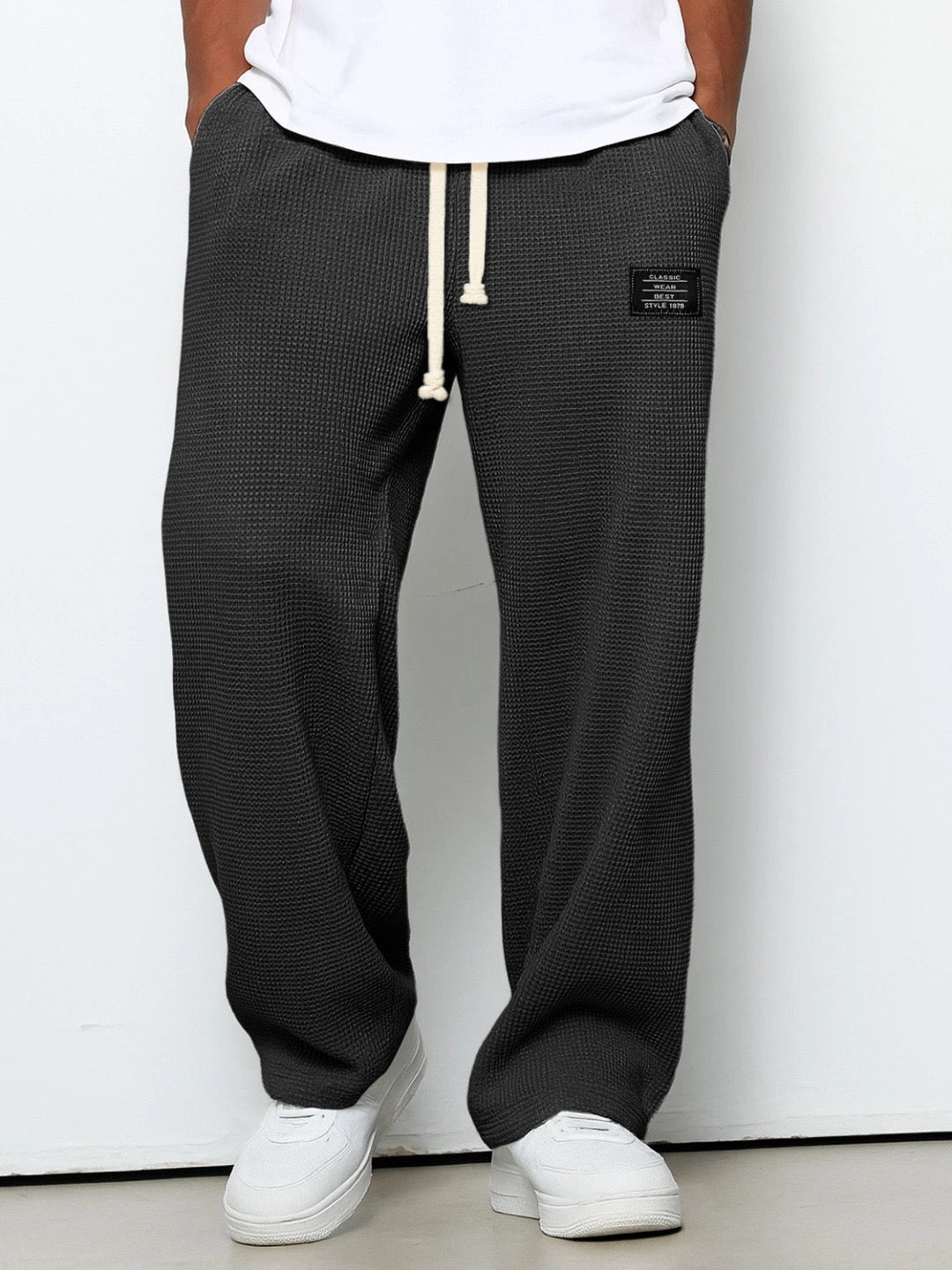 Herrenhose mit weitem Bein