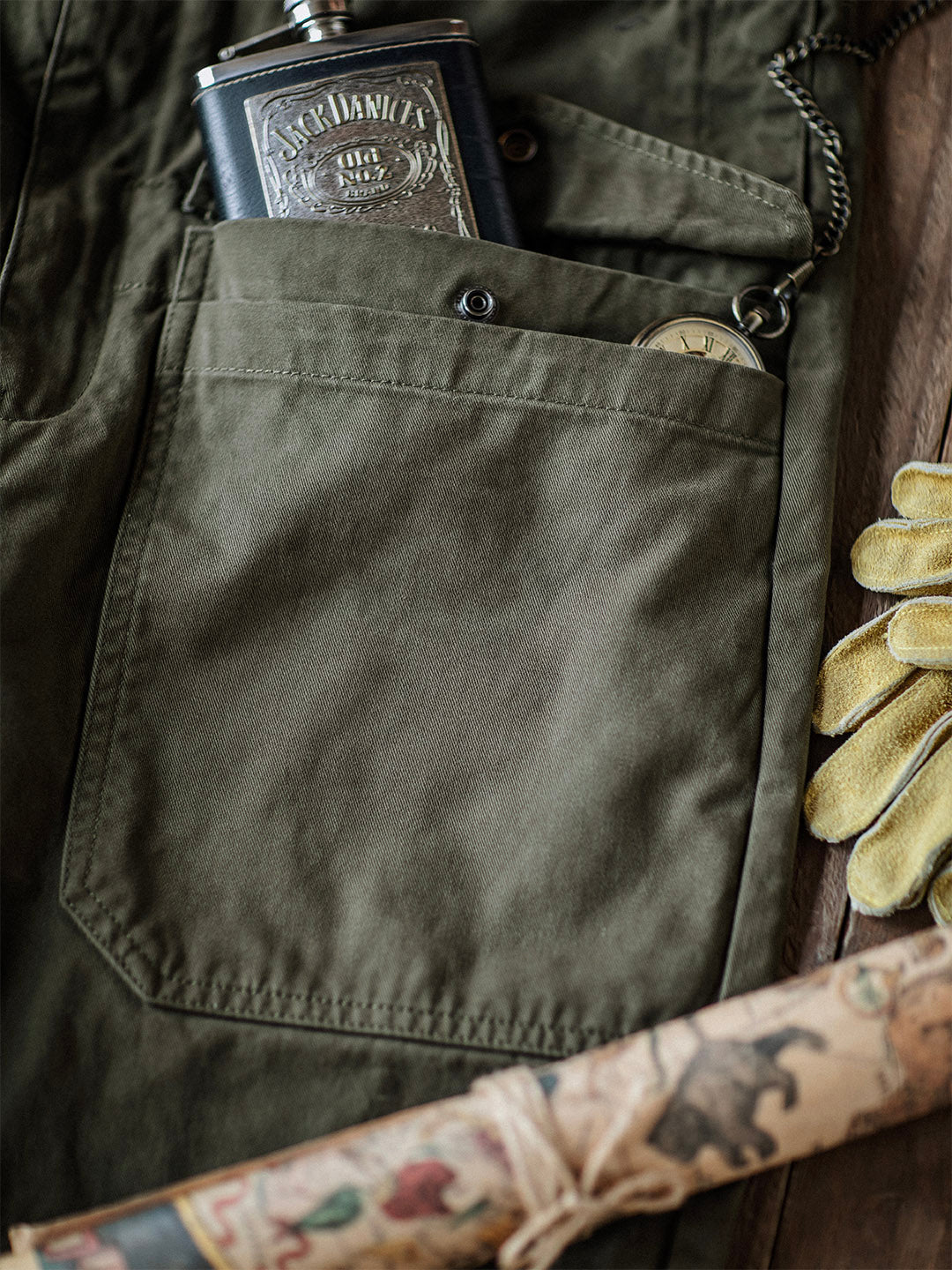 Herren-Latzhose für Arbeit und Freizeit – bequem, mit praktischen Taschen