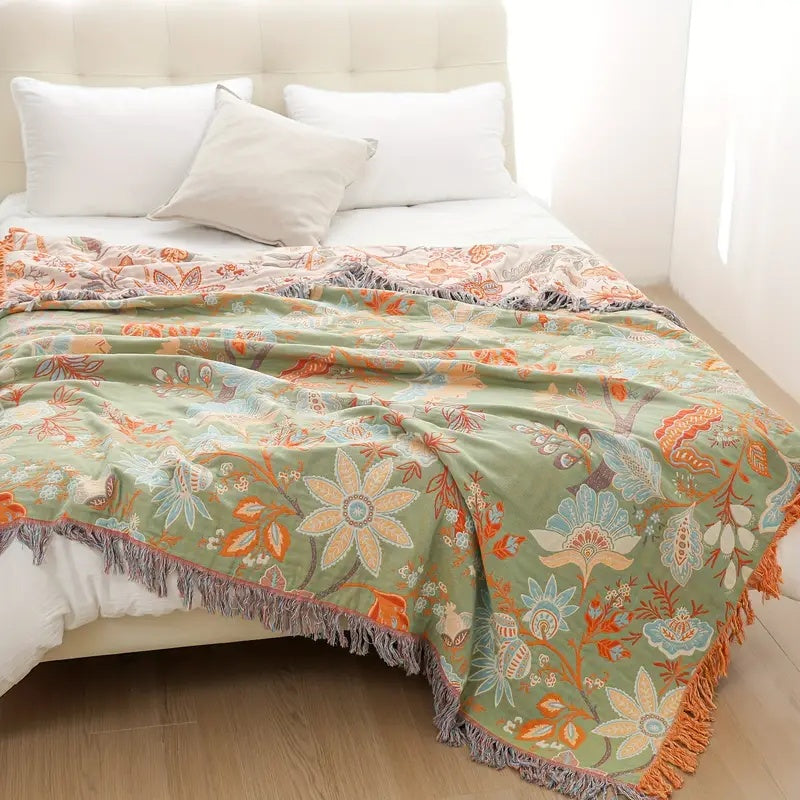 Florale Boho-Wohndecke aus Baumwolle mit kunstvollen Fransen