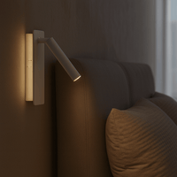 Drehbare LED-Lampe für flexibel einstellbare Bettbeleuchtung
