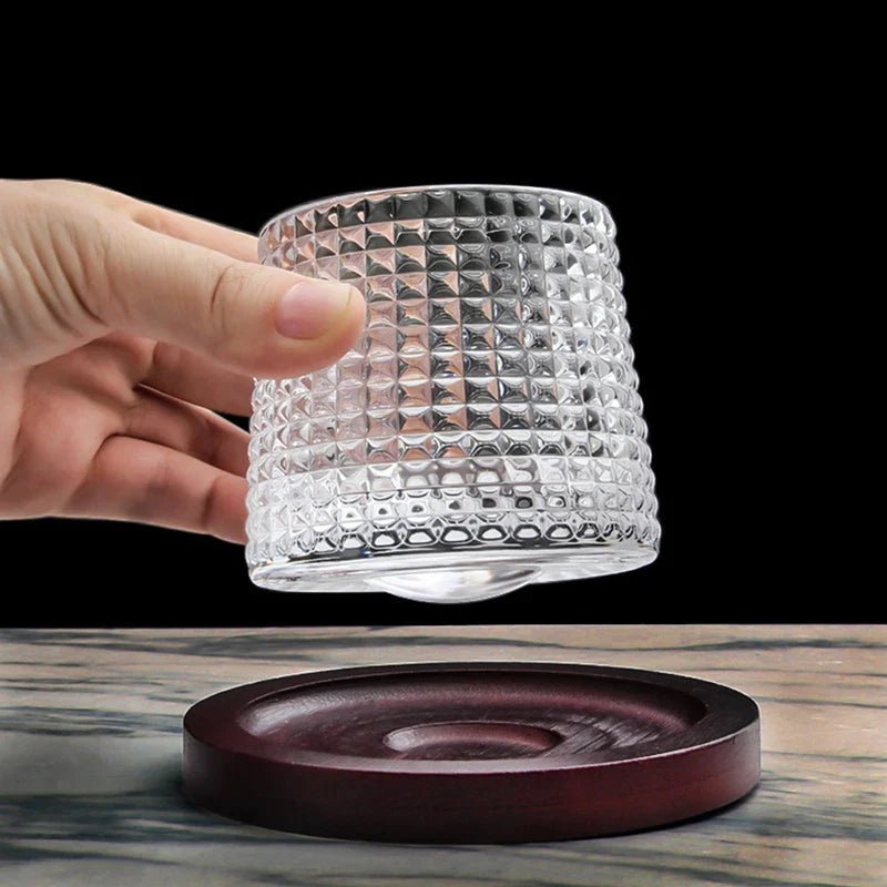 Drehbare Whiskeygläser für raffinierte Eleganz