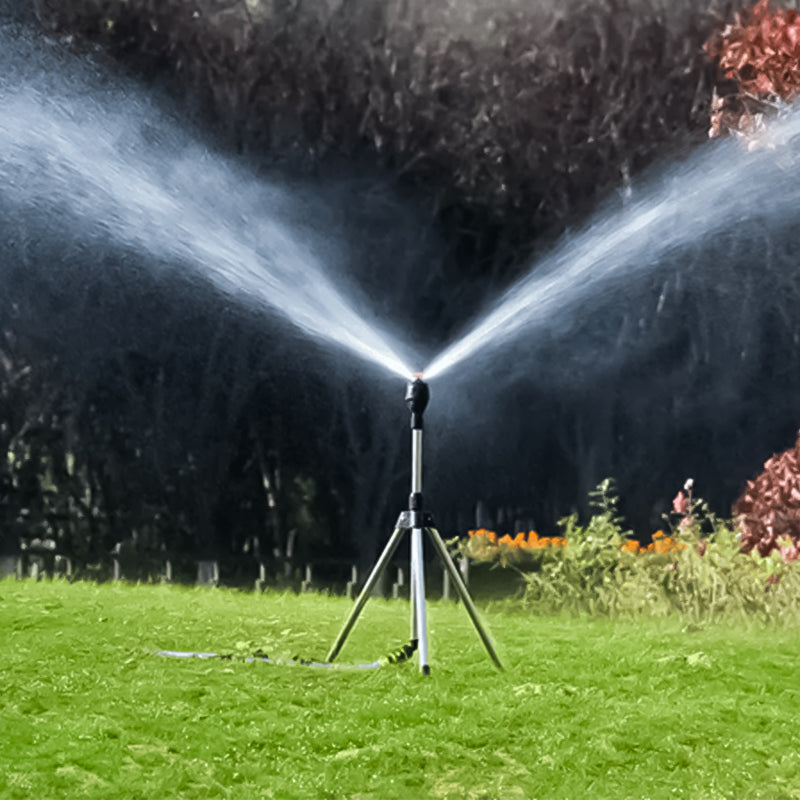 Rotierender Rasensprenger mit Stativ