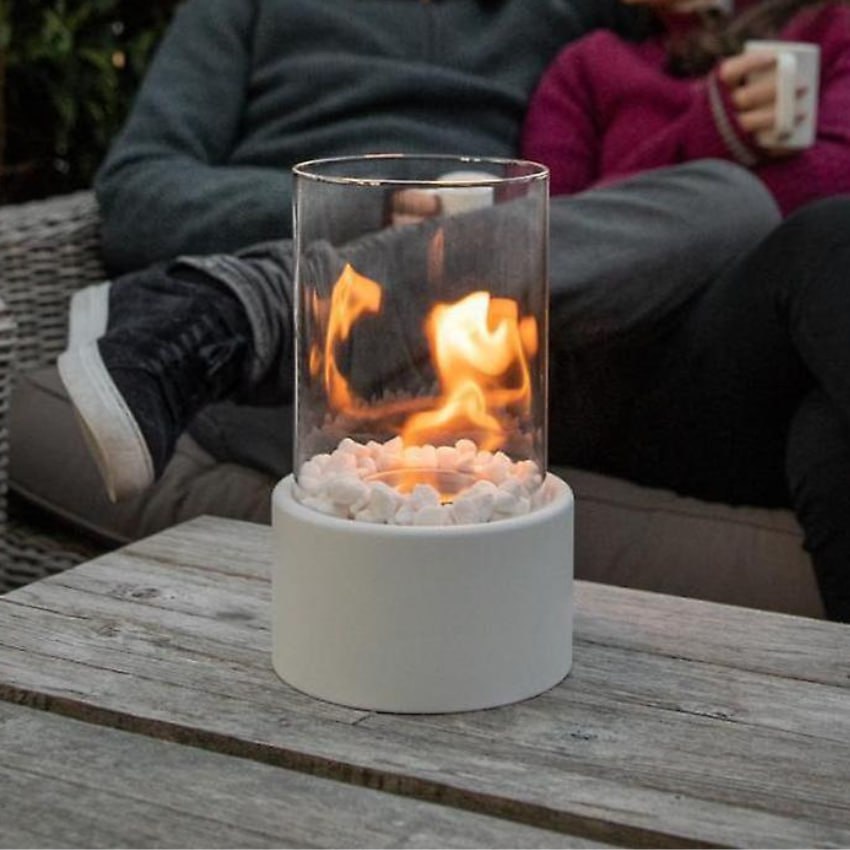 Rauchfreier Glas-Tischkamin – Gemütliche Atmosphäre für drinnen und draussen