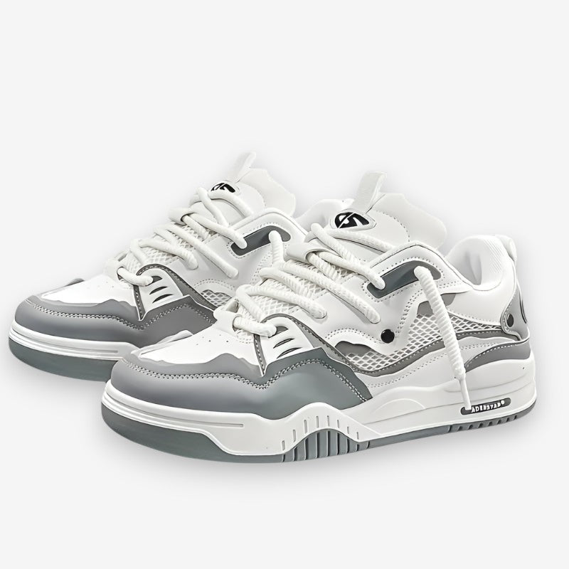 Schnür-Sneaker mit dicker Sohle und geometrischem Muster