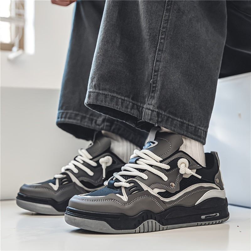 Schnür-Sneaker mit dicker Sohle und geometrischem Muster