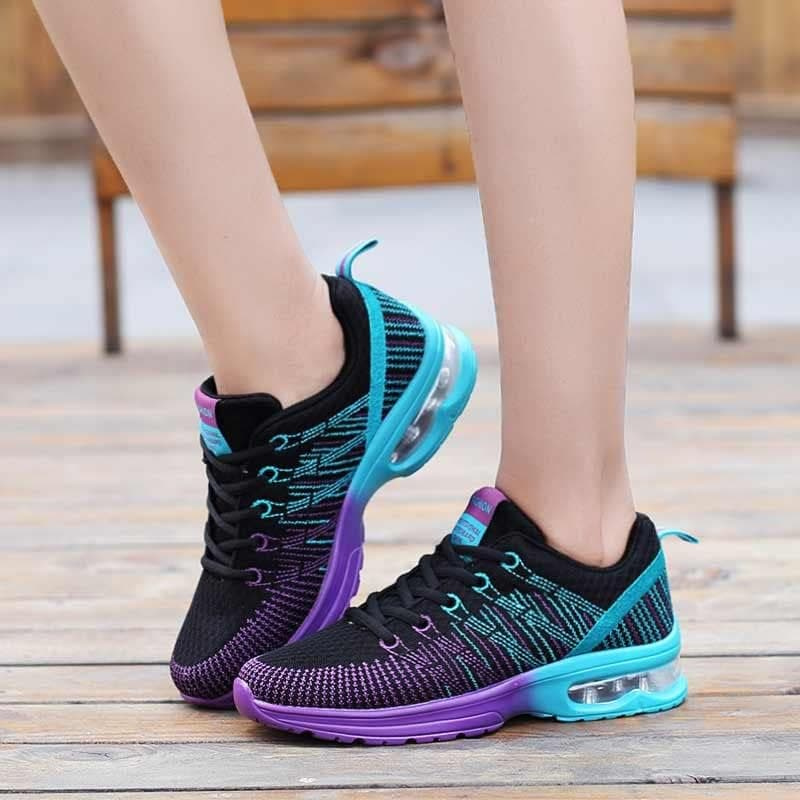 Lässiger Sneaker mit Schnürung