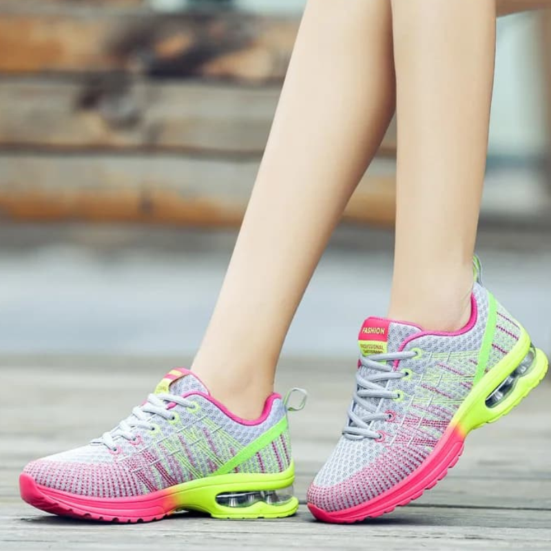 Lässiger Sneaker mit Schnürung