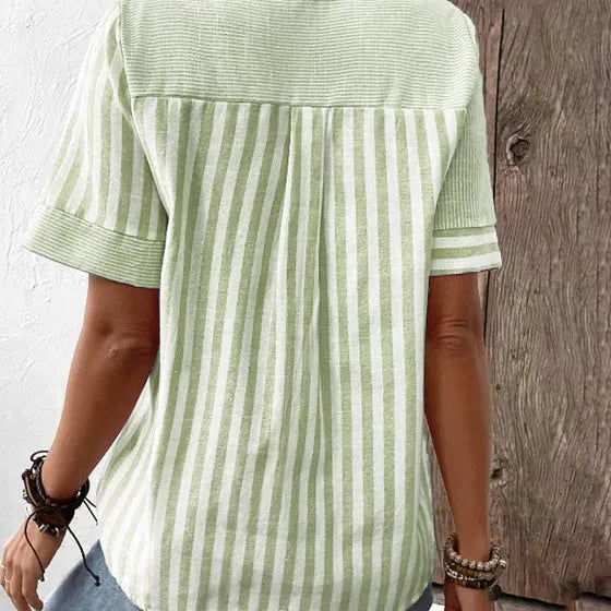 Gestreifte Damenbluse mit Knopfleiste