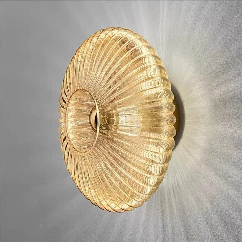 Glas-Wandleuchte mit wellenförmigem Licht