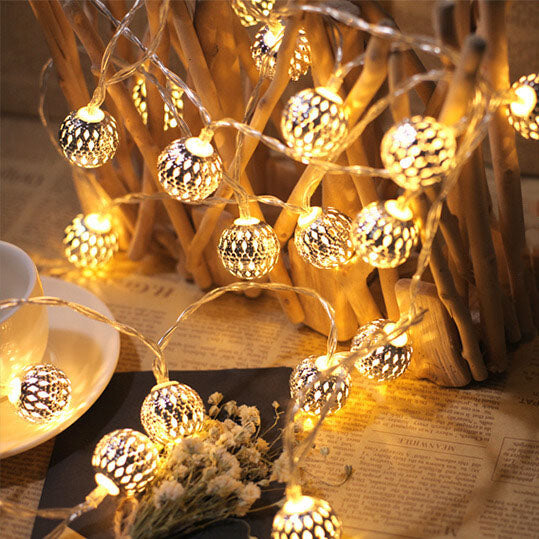 Kugelförmige Metall-Lichterkette - Solarbetrieben - Elegante Aussenbeleuchtung