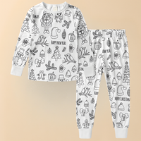 Kinder Weihnachts-Doodle-Pyjamaset – Langarm-Oberteil und Hose – Festliche Nachtwäsche
