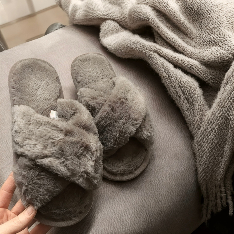 Hinten offene Damen-Pantolette mit Überkreuzriemen