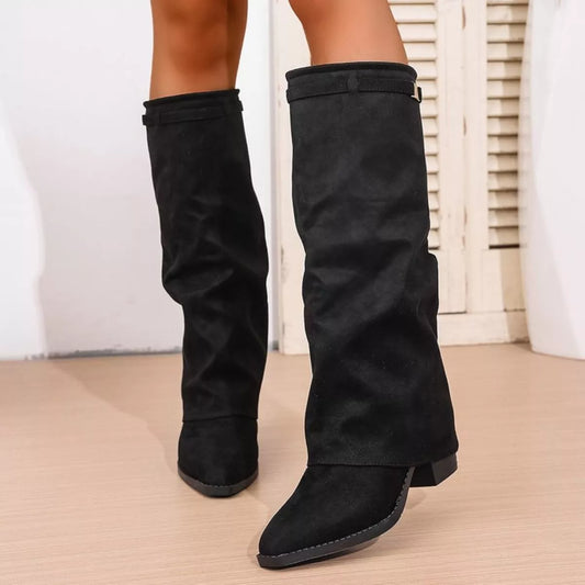 Spitze Stiefel mit Blockabsatz