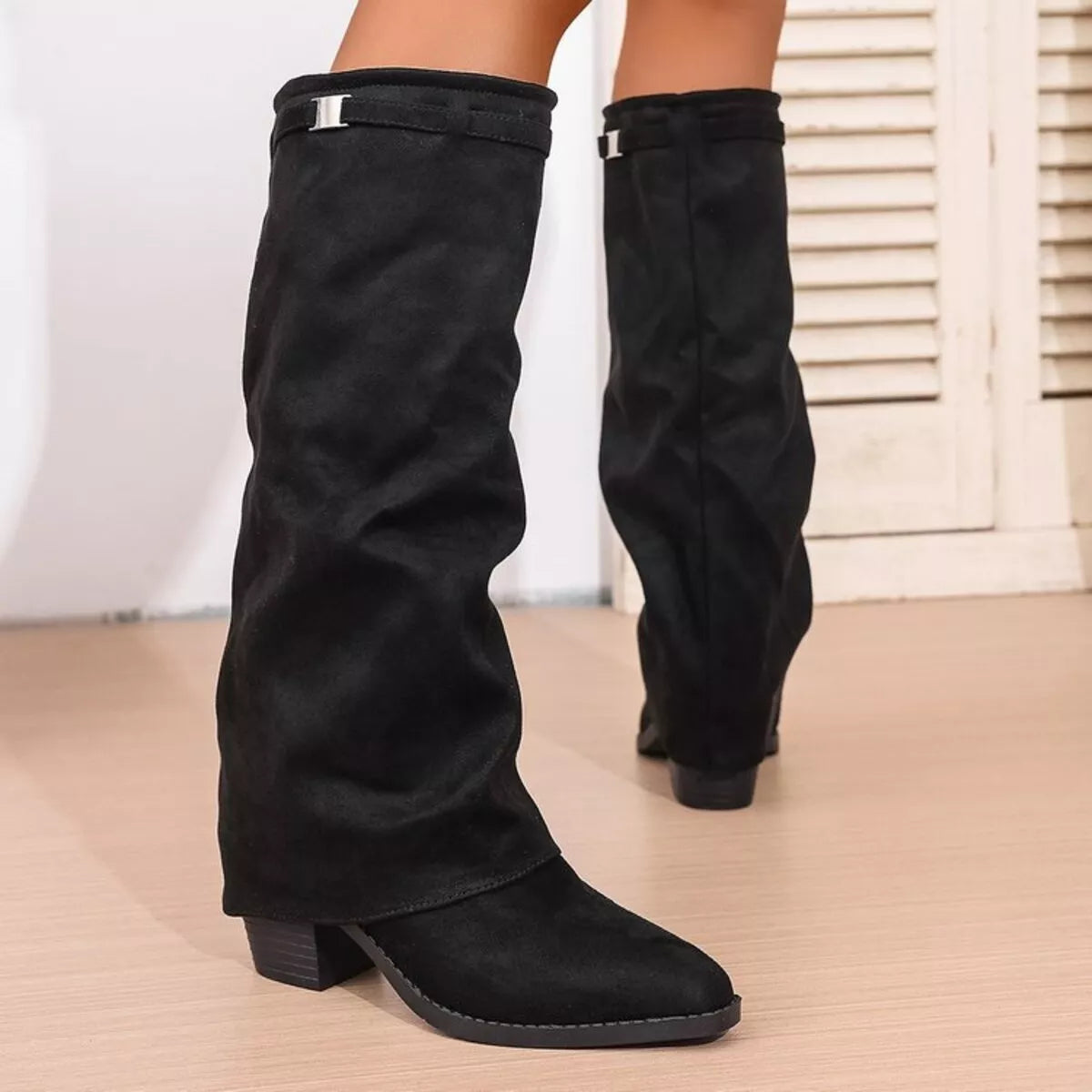 Spitze Stiefel mit Blockabsatz