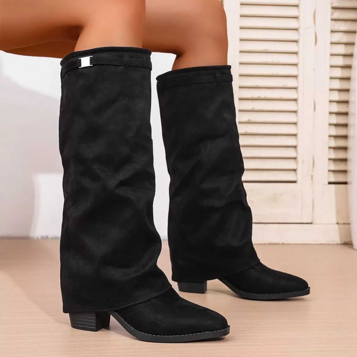 Spitze Stiefel mit Blockabsatz