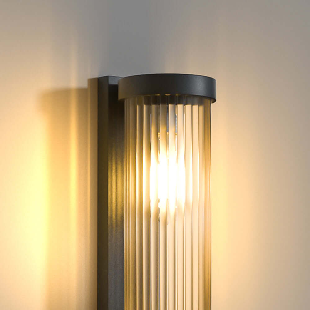 Zylindrische Solar-Aussenleuchte aus Metall und Glas