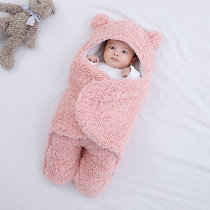 Kapuzen-Fleece-Babydecke im Pucksack-Design