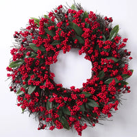 Weihnachtskranz mit roten Beeren