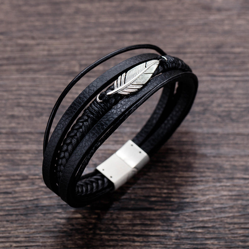 Armband mit Federmotiv und Stahl