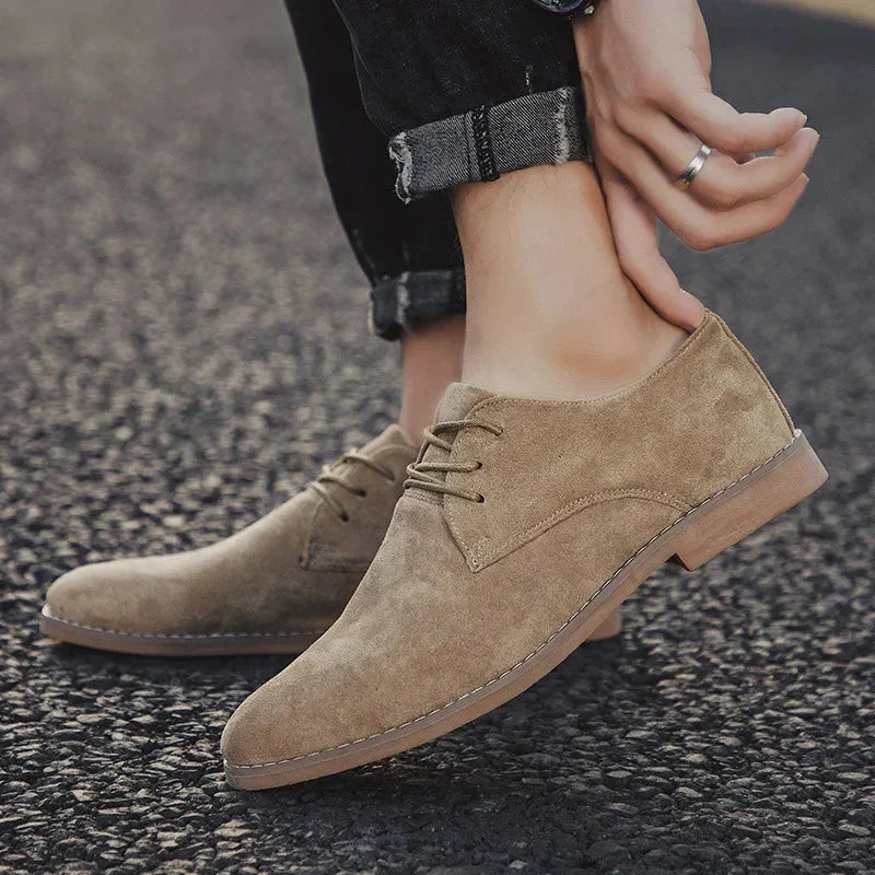 Bequemer, eleganter Derby-Schuh aus Veloursleder
