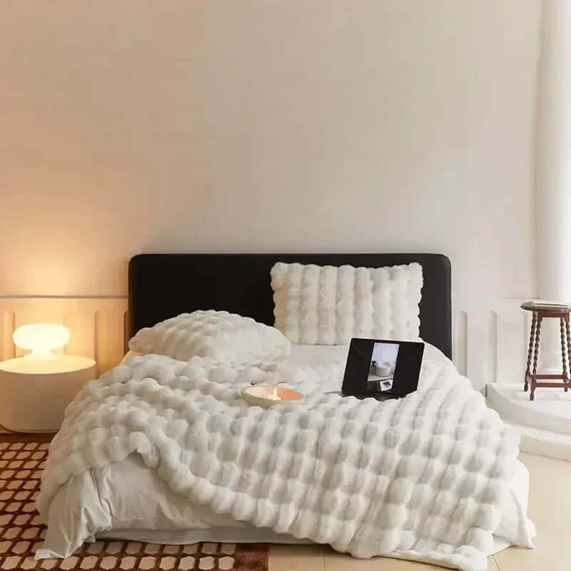 Bequeme Kunstfelldecke – weich und warm