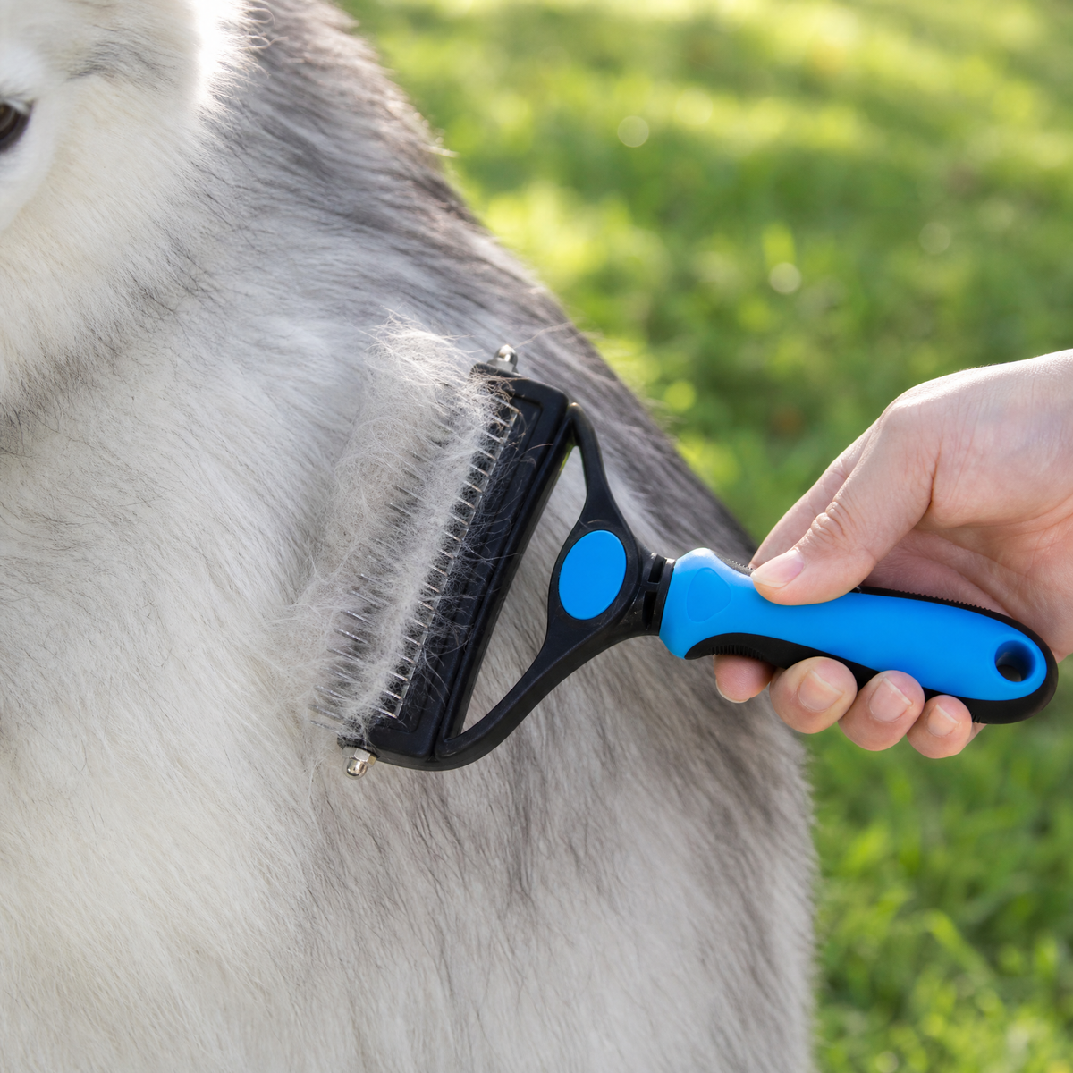Doppelseitige Fellpflegebürste für haarende Hunde