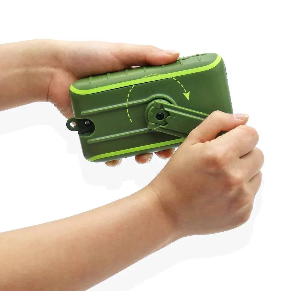 Solar-Powerbank mit Handkurbel und USB sowie Taschenlampe