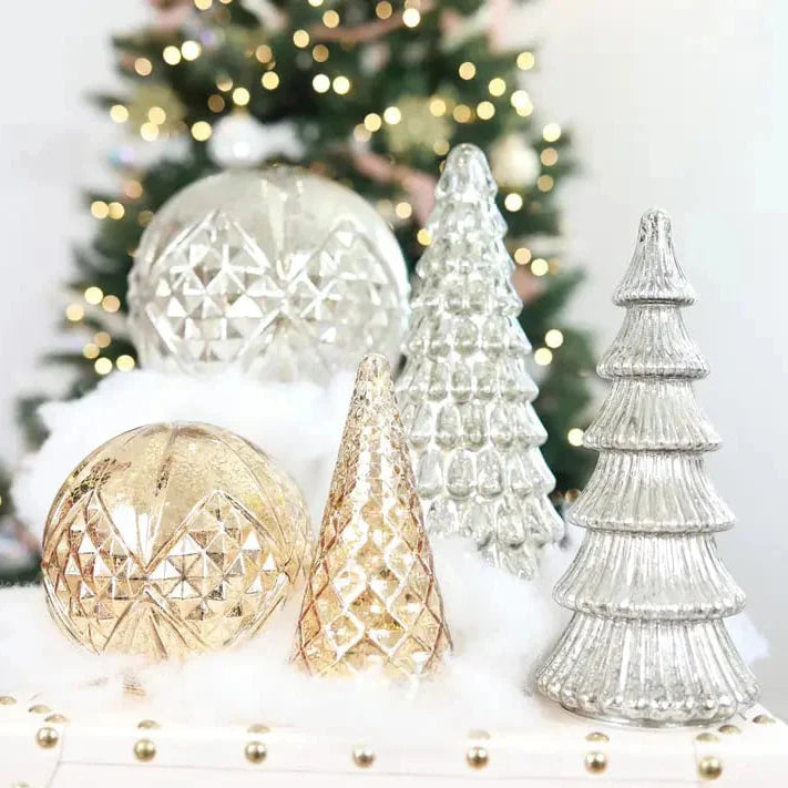 Mundgeblasene Glas-Weihnachtsbäume mit warmweissem LED-Licht