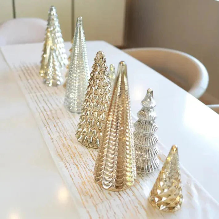 Mundgeblasene Glas-Weihnachtsbäume mit warmweissem LED-Licht