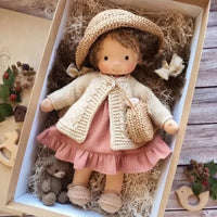Handgefertigtes Baumwoll-Plüschpuppenspielzeug – Waldorf Emma