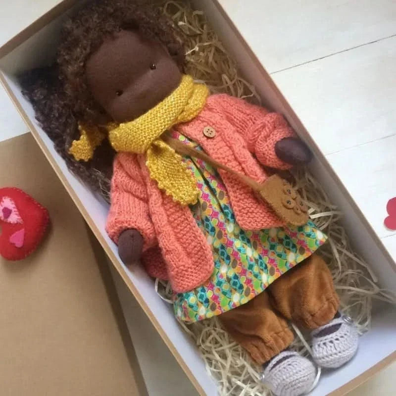 Handgefertigtes Baumwoll-Plüschpuppenspielzeug – Waldorf Emma