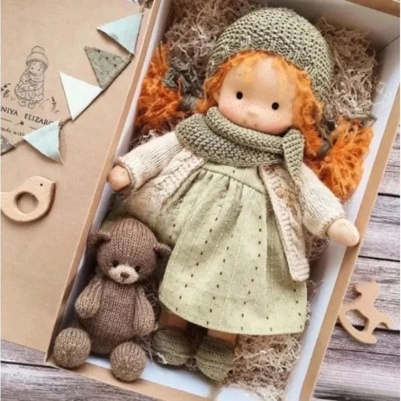 Handgefertigtes Baumwoll-Plüschpuppenspielzeug – Waldorf Emma