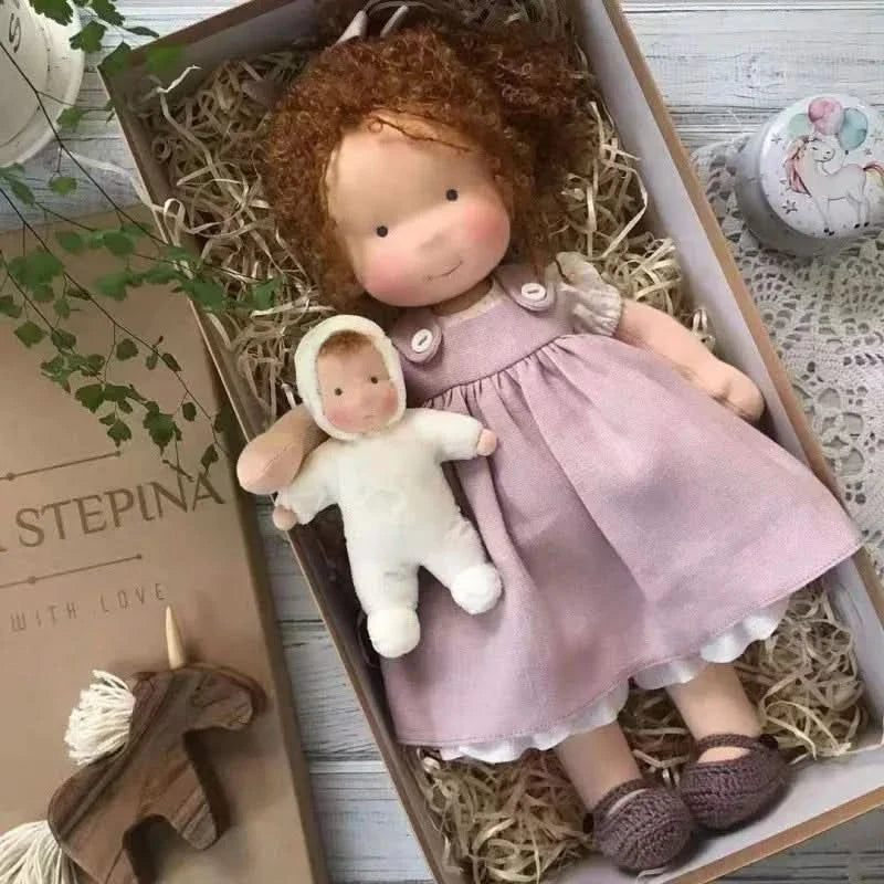 Handgefertigtes Baumwoll-Plüschpuppenspielzeug – Waldorf Emma