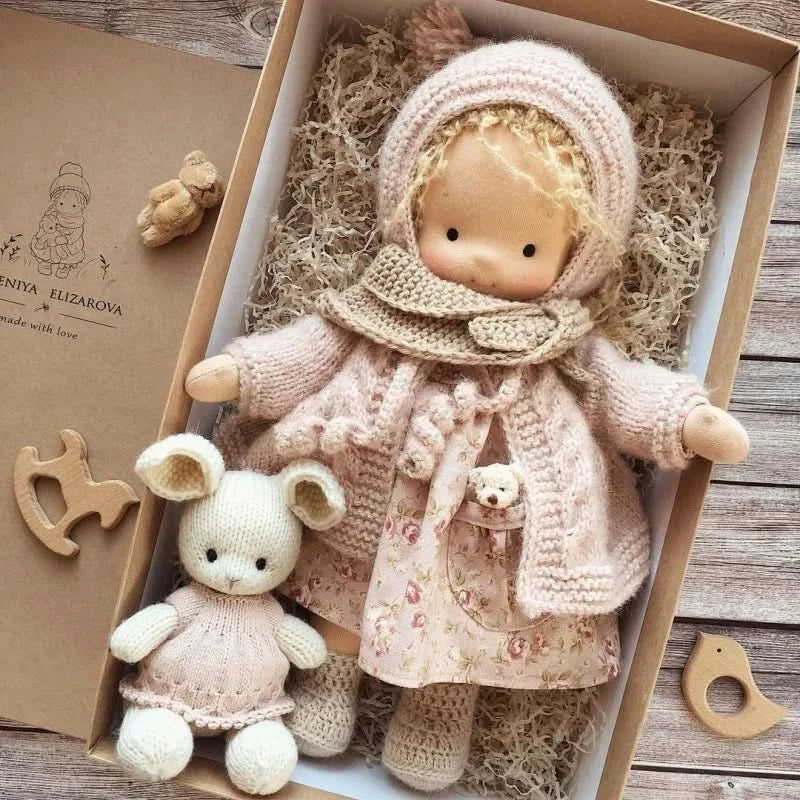 Handgefertigtes Baumwoll-Plüschpuppenspielzeug – Waldorf Emma
