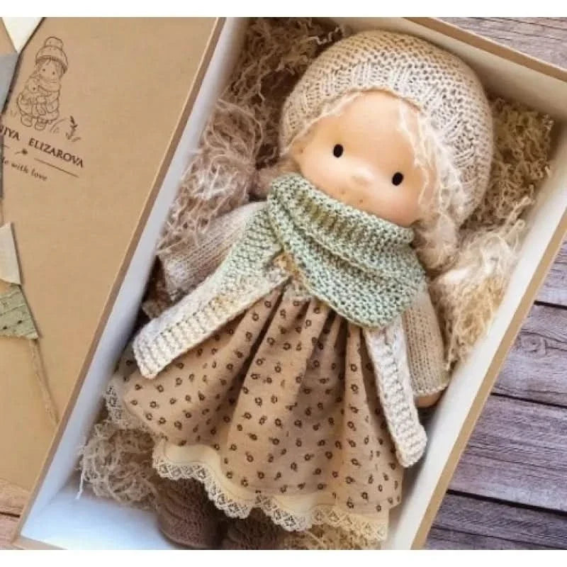 Handgefertigtes Baumwoll-Plüschpuppenspielzeug – Waldorf Emma