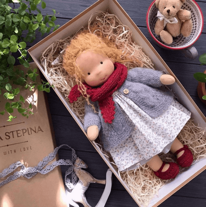 Handgemachte Waldorf-Schmusepuppe - natürliches weiches Spielzeug