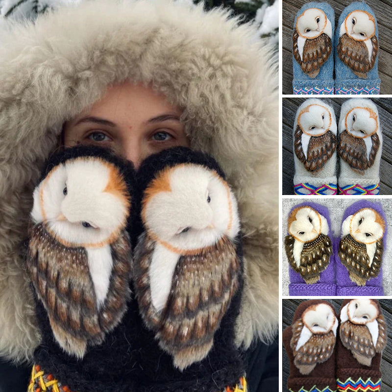 Handgestrickte skandinavische Wollfäustlinge mit Eulen