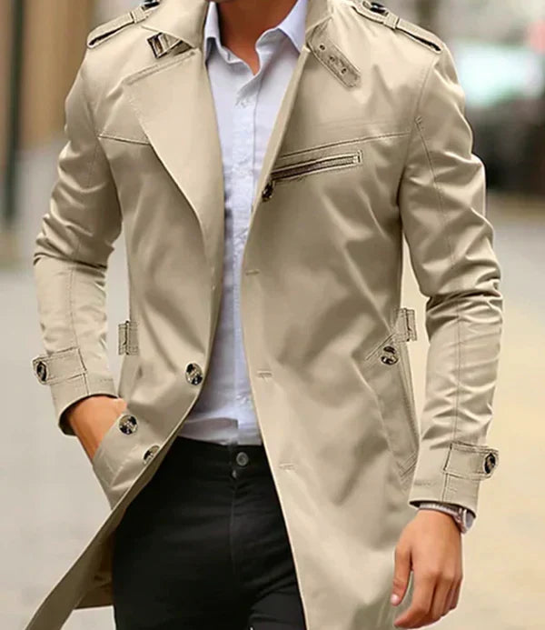 Klassischer Herren-Herbsttrenchcoat