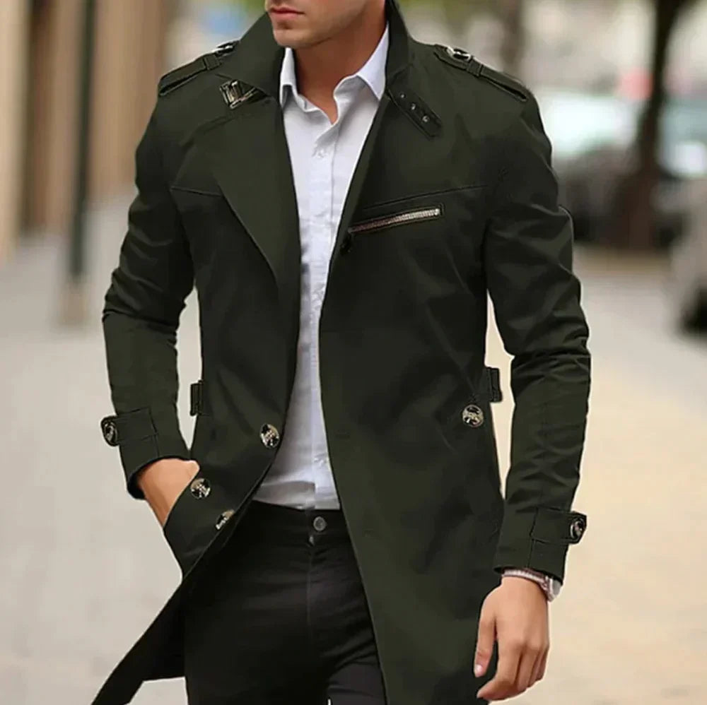 Klassischer Herren-Herbsttrenchcoat