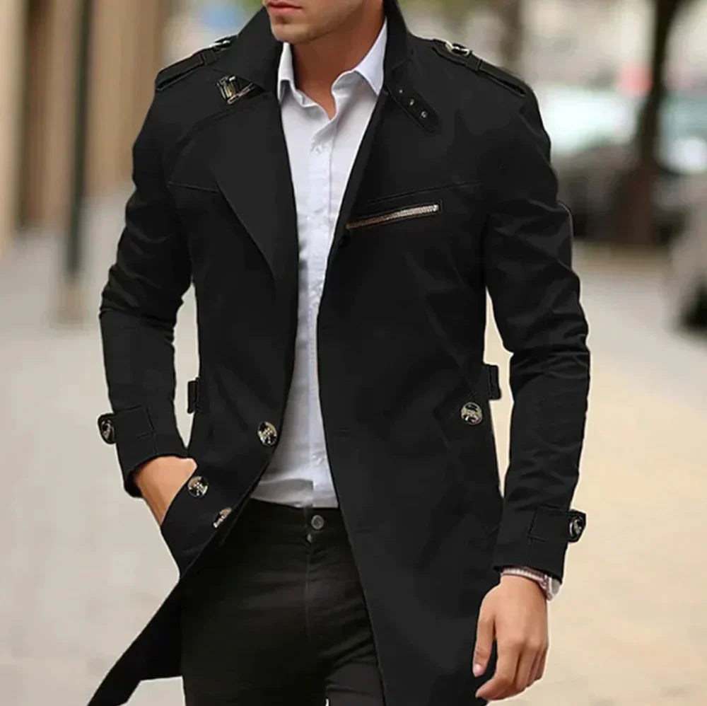 Klassischer Herren-Herbsttrenchcoat