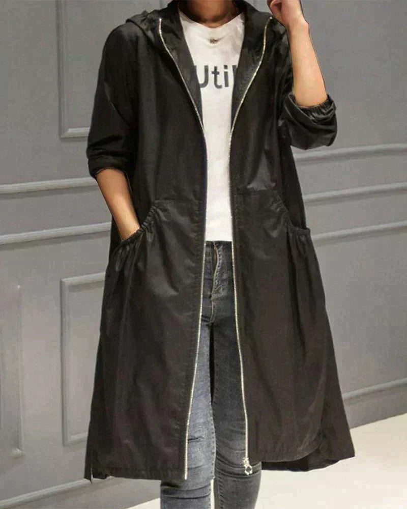 Leichte Damenjacke mit Kapuze
