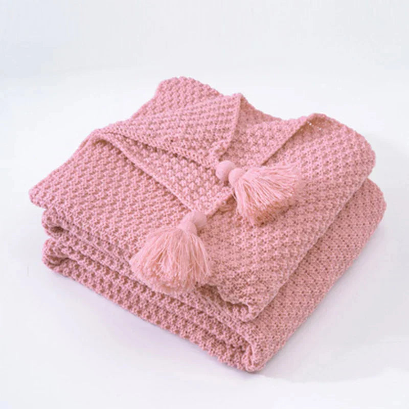 Gestrickte Wolldecke mit Fransen