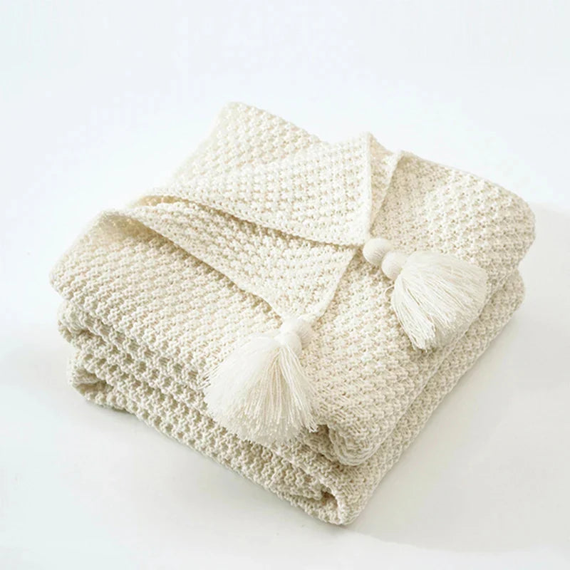 Gestrickte Wolldecke mit Fransen