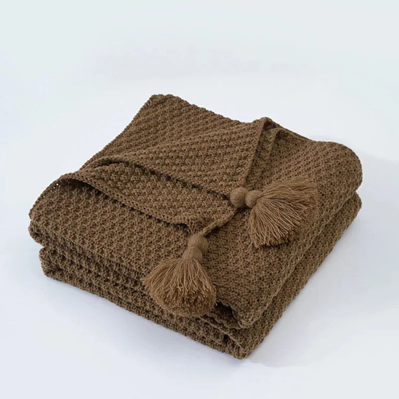 Gestrickte Wolldecke mit Fransen