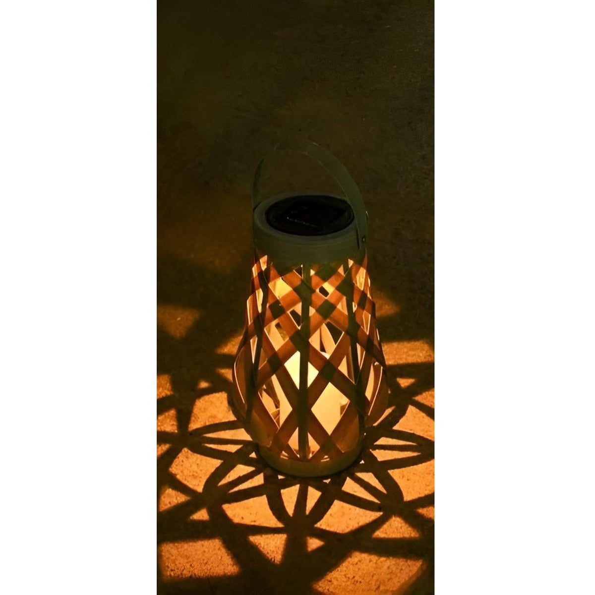 Outdoor-Rattan-Solargartenlampe mit automatischer Beleuchtung