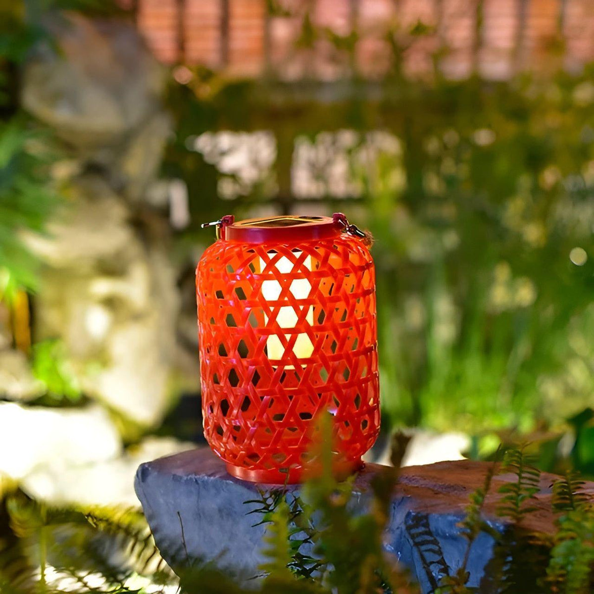Outdoor-Rattan-Solargartenlampe mit automatischer Beleuchtung