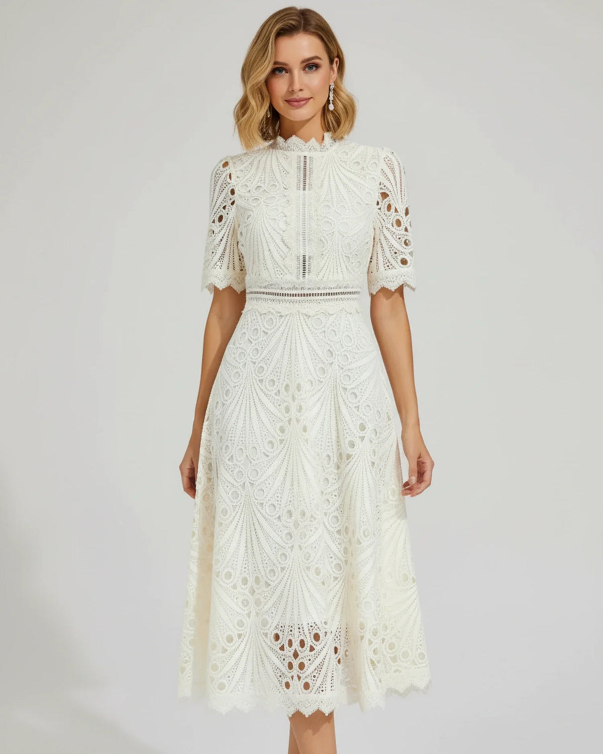 Kurzärmliges Damen-Midikleid aus Spitze in A-Linie