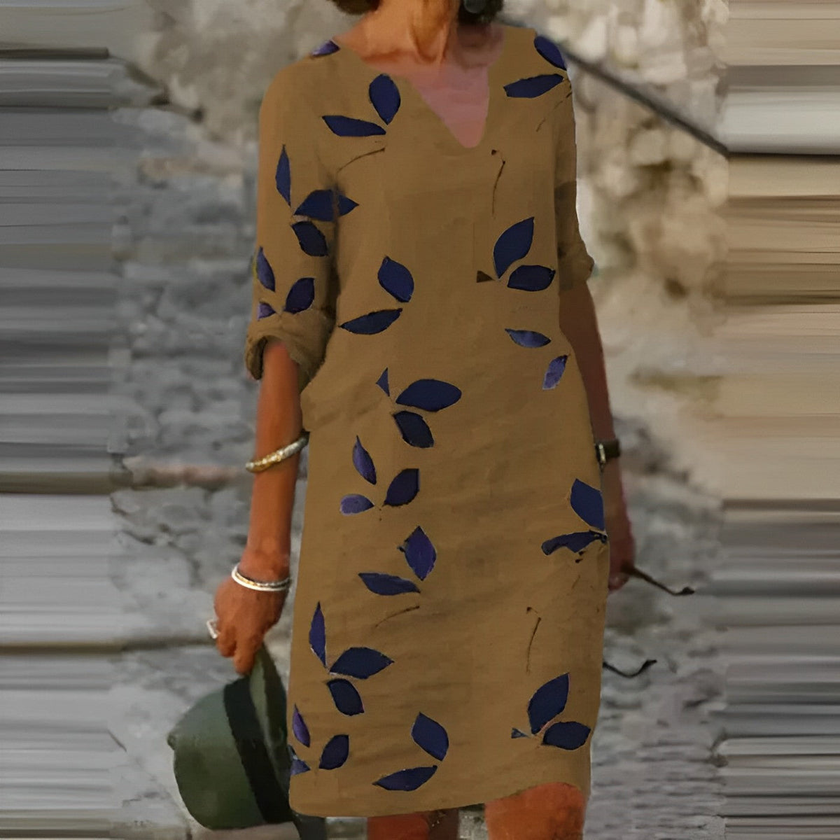 Lässiges und elegantes Damen-Blumenkleid mit V-Ausschnitt