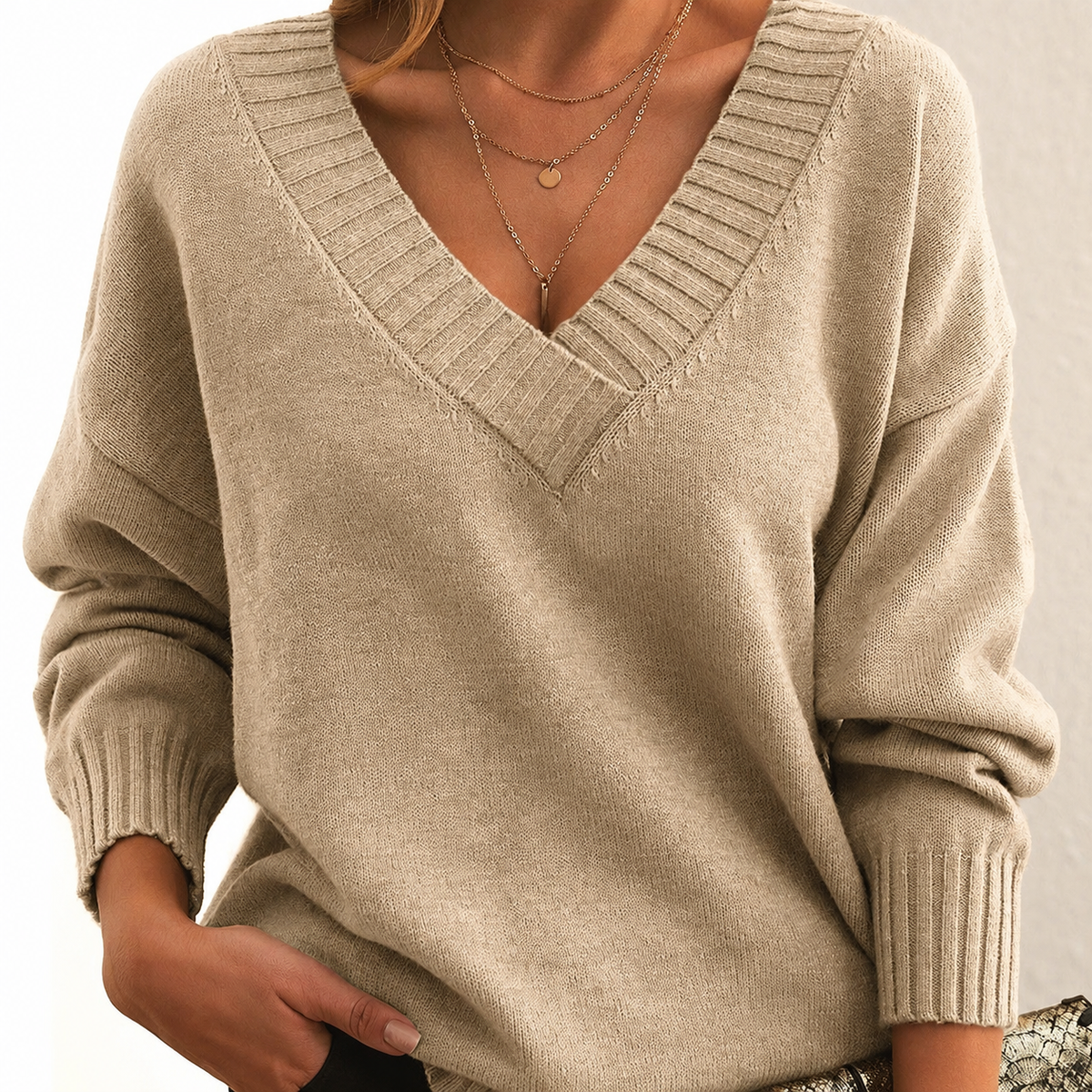 Locker geschnittener Damen-Pullover mit V-Ausschnitt